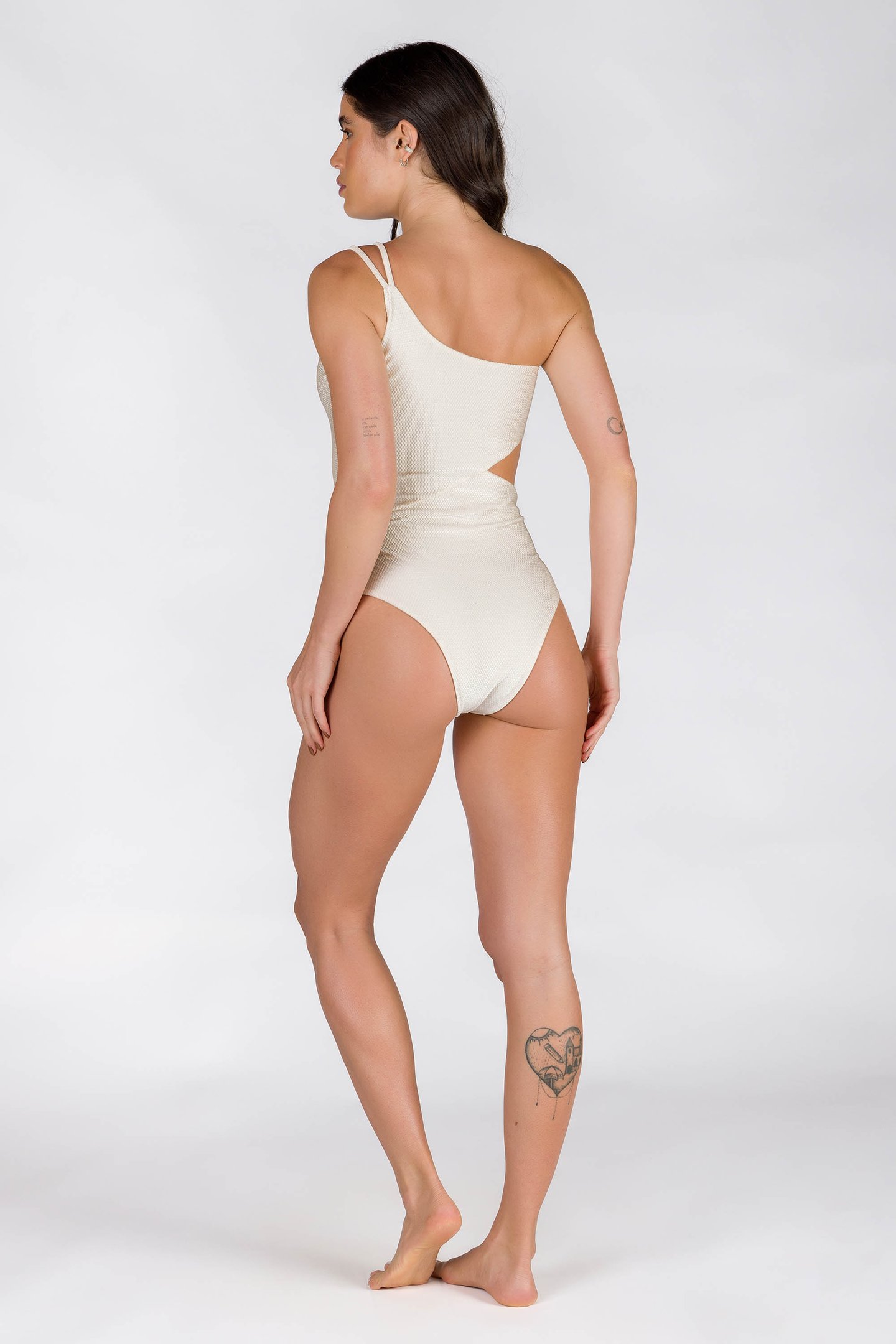 MAIÔ ALÇA ÚNICA ACESSÓRIO CONCHA